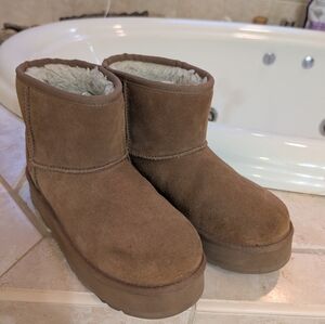 UGG Platform Tan (Chestnut) Sheepskin Kids Boots